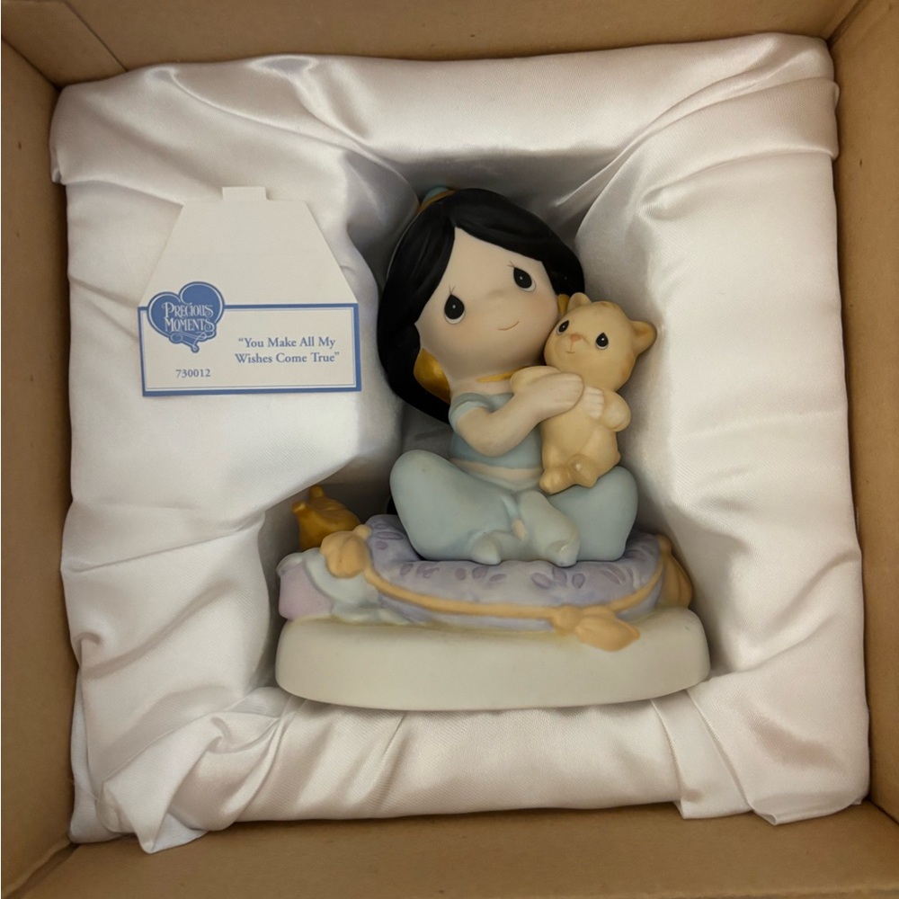 Precious Moments Disney Showcase Aladdin Figurine